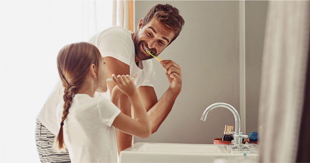 Escovando os dentes em crianças