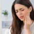 Mulher sentindo dor de dente - dentista em São Paulo